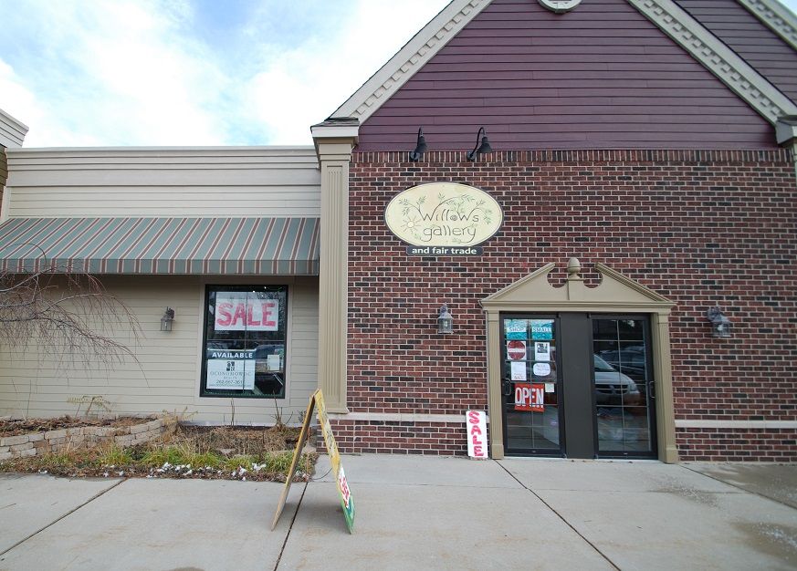 W359 N5930 Brown Street : W359 N5930 Brown Street, Oconomowoc, WI 53066
